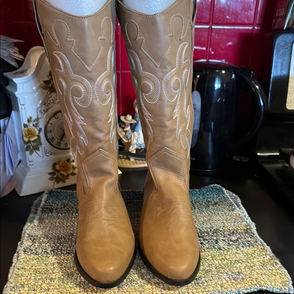 Tan Western Women's Boots - Picture 1 of 6